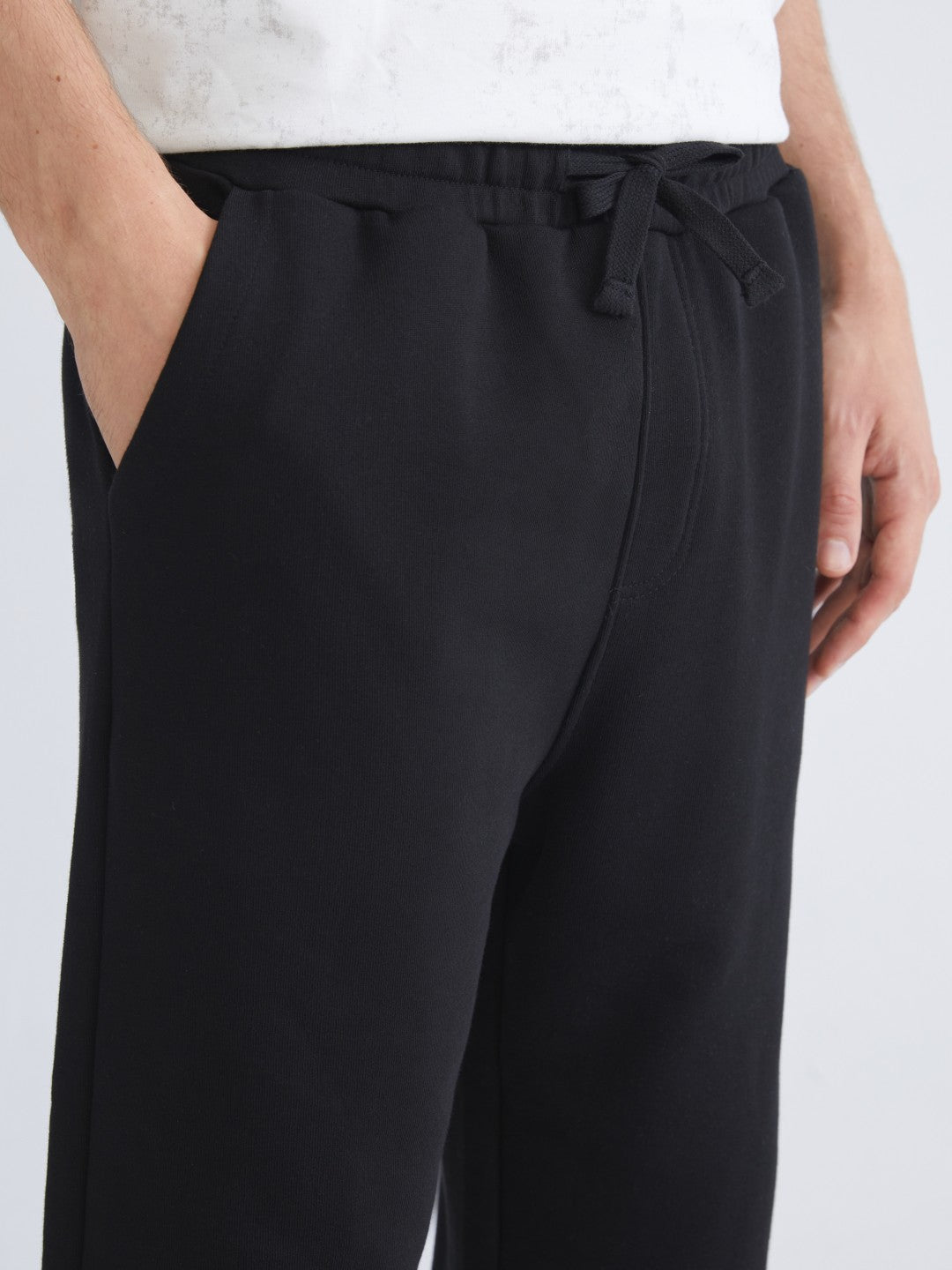 Xside Black Relaxed Fit Men Jogger Sweatpants