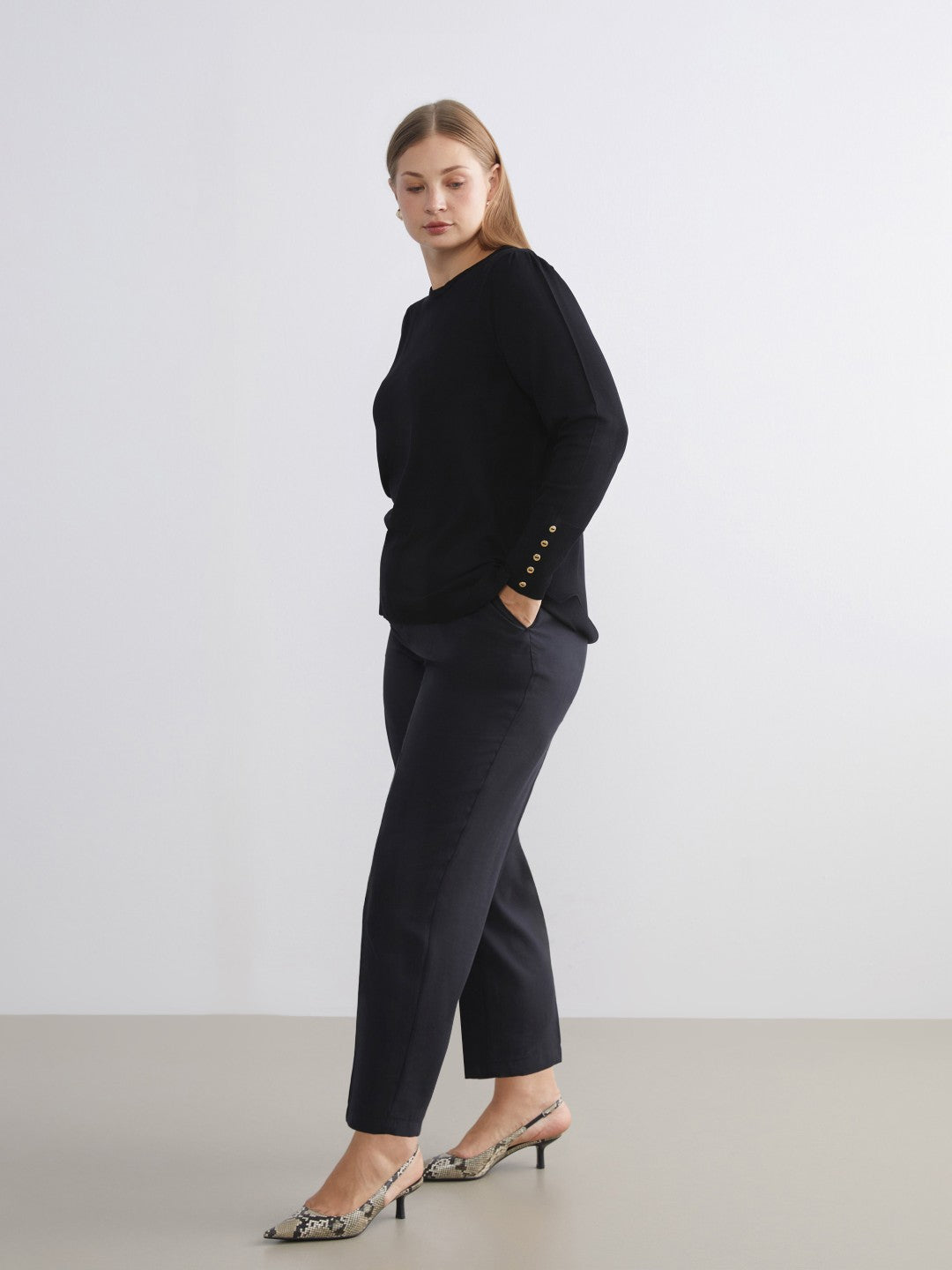 LCW Grace Black Crew Neck Women Knitwear Sweater