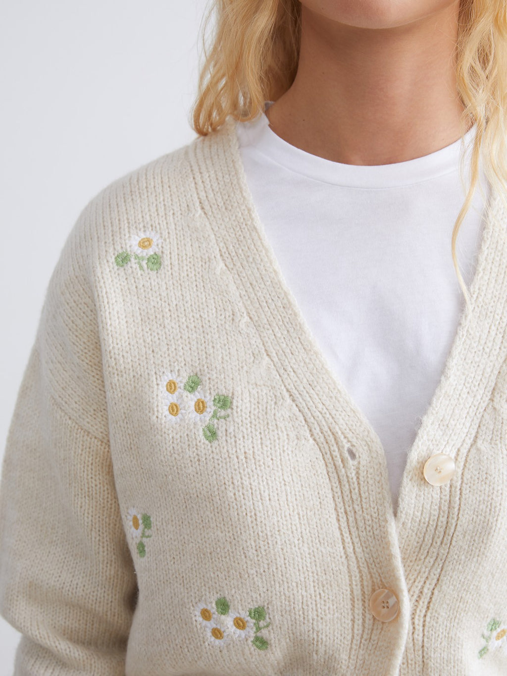 Xside Beige V-Neck Floral Embroidered Women Knitwear Cardigan