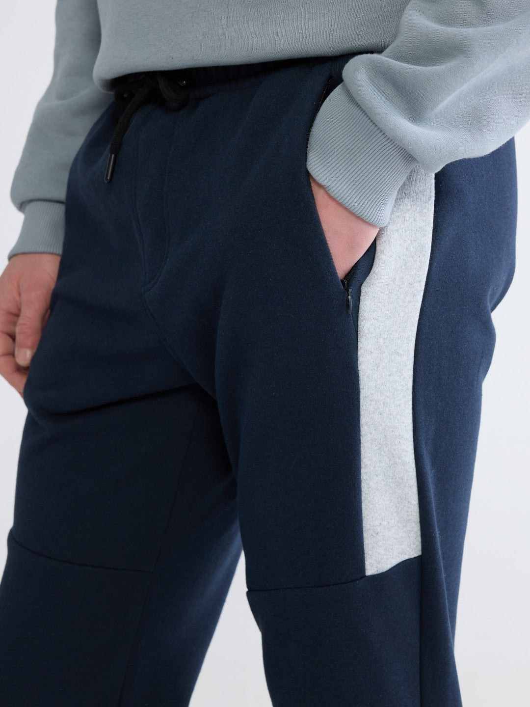 Xside Men Standard-Fit Joggers