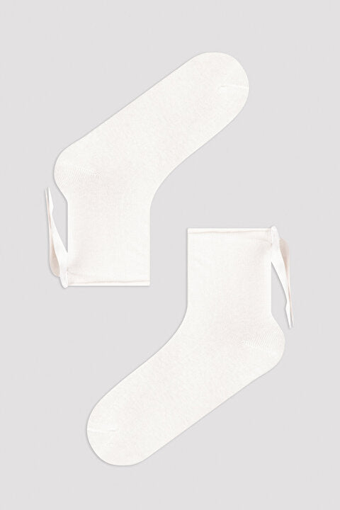 تنورة ارورا على شكل قوس بفتحة عنق