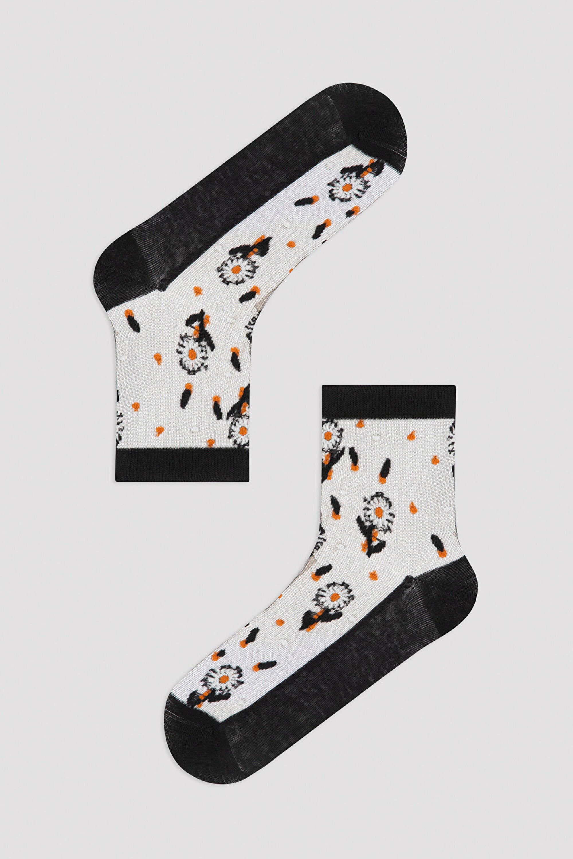 Black Chic Daisy Soket Socks
