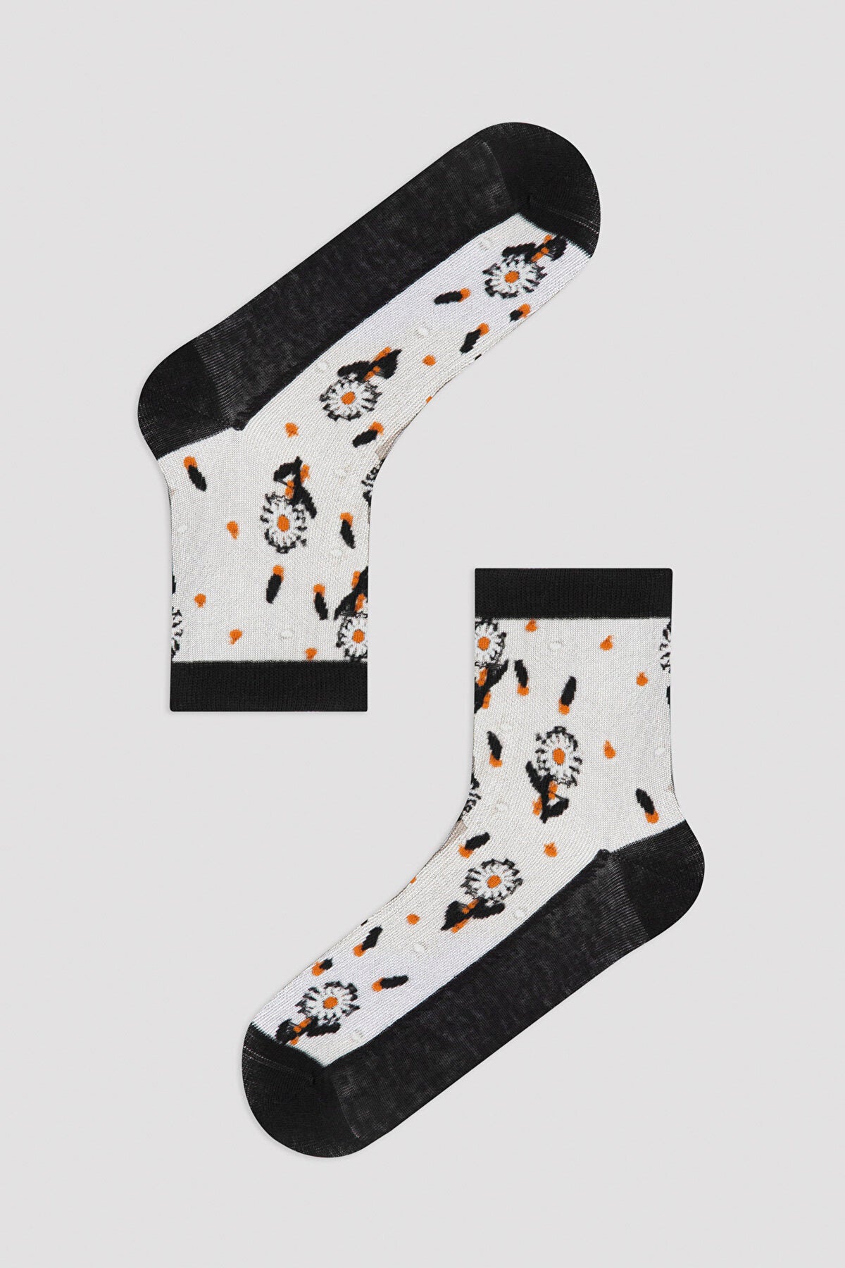 Black Chic Daisy Soket Socks
