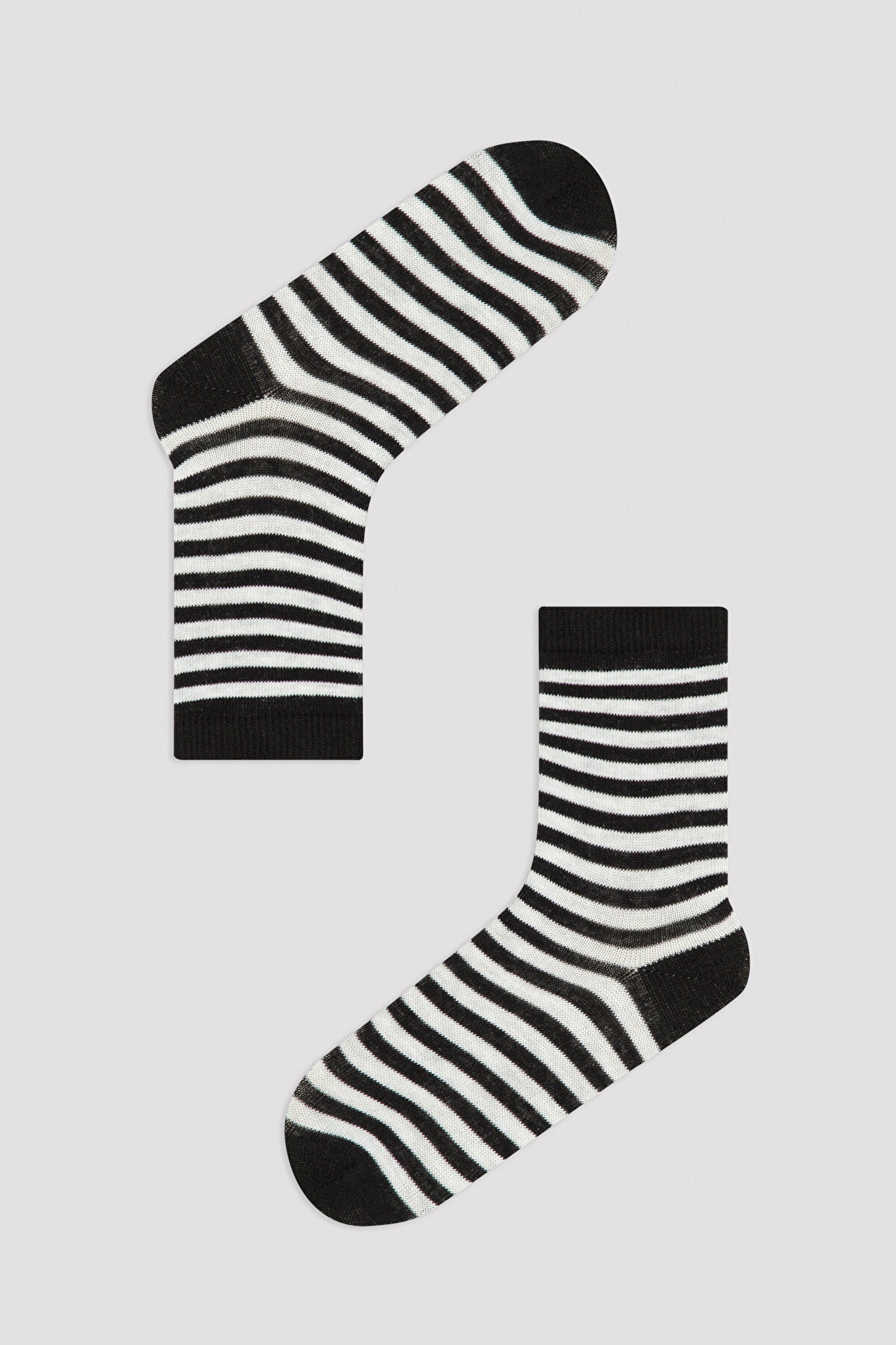 تنورة بأربع خطوط