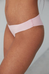 سروال داخلي برازيلي قطن على شكل حرف V مقصوص بالليزر