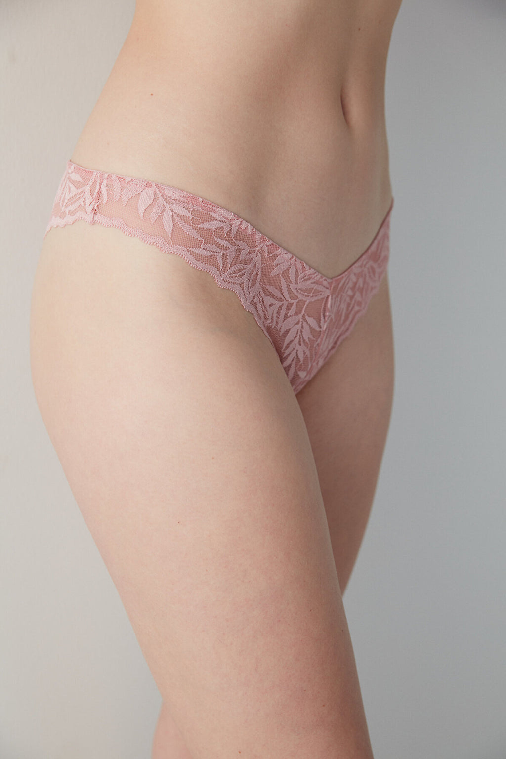 سليب برازيليان بينك بشكل حرف V تينا