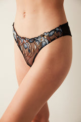 حمالة صدر برازيلي مع دانتيل رائع