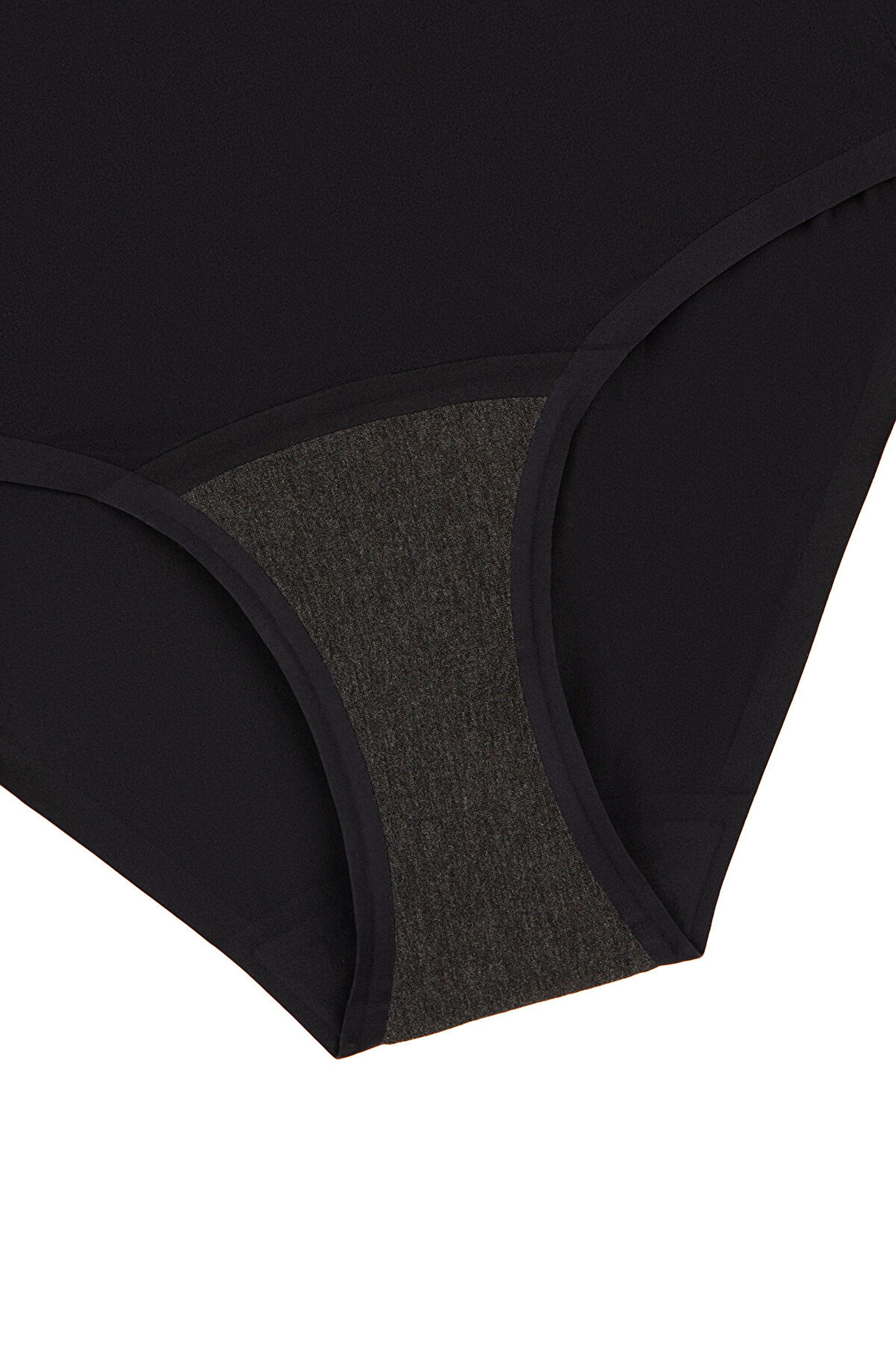 سروال داخلي اسود