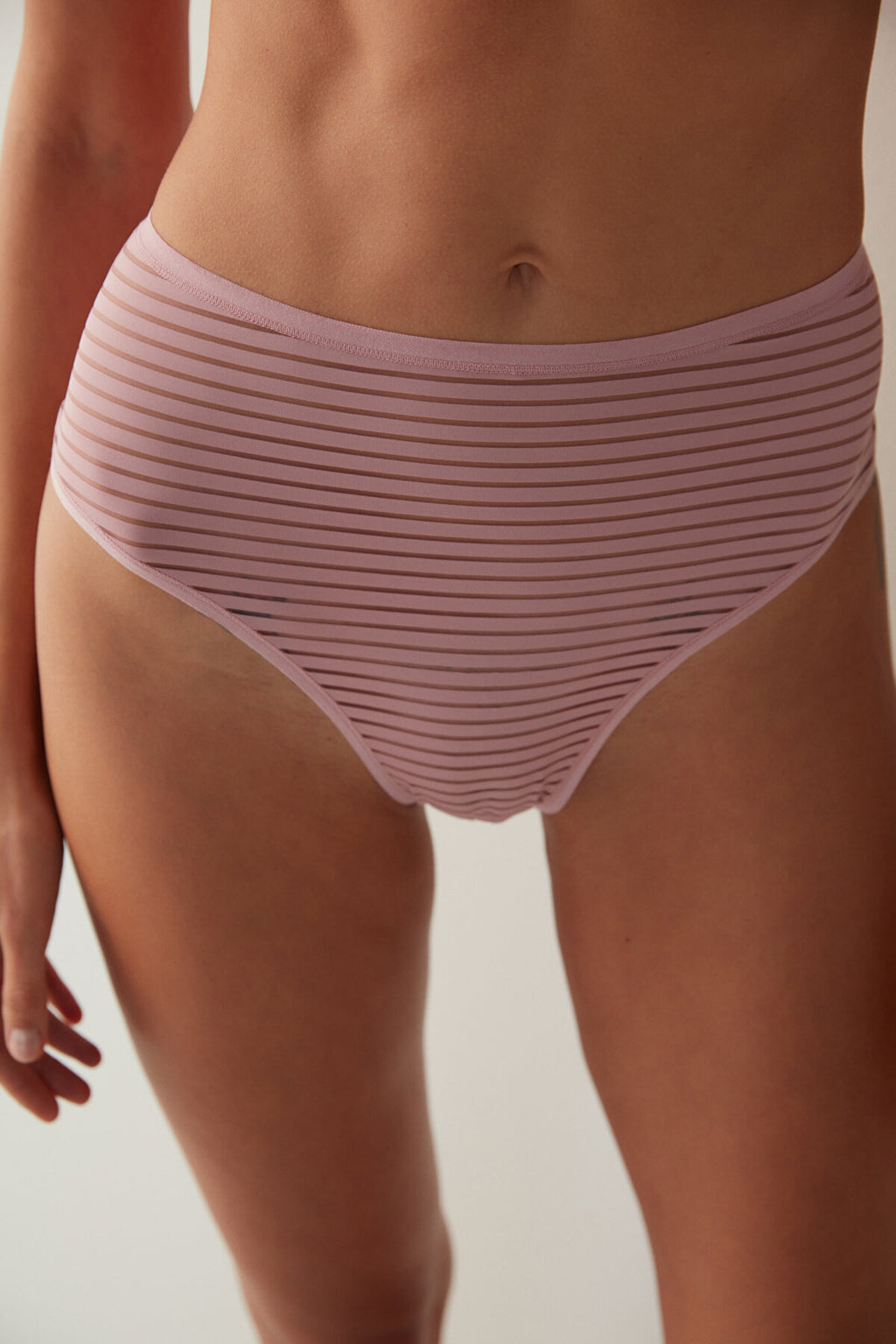 سروال عالي الخصر بيج باللون النيود