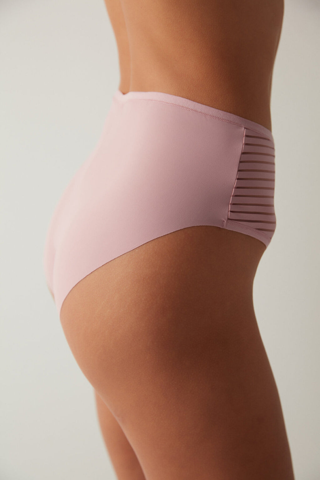 سروال عالي الخصر بيج باللون النيود