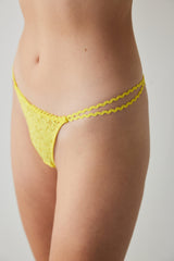 سروال داخلي برازيلي أصفر دانتيل