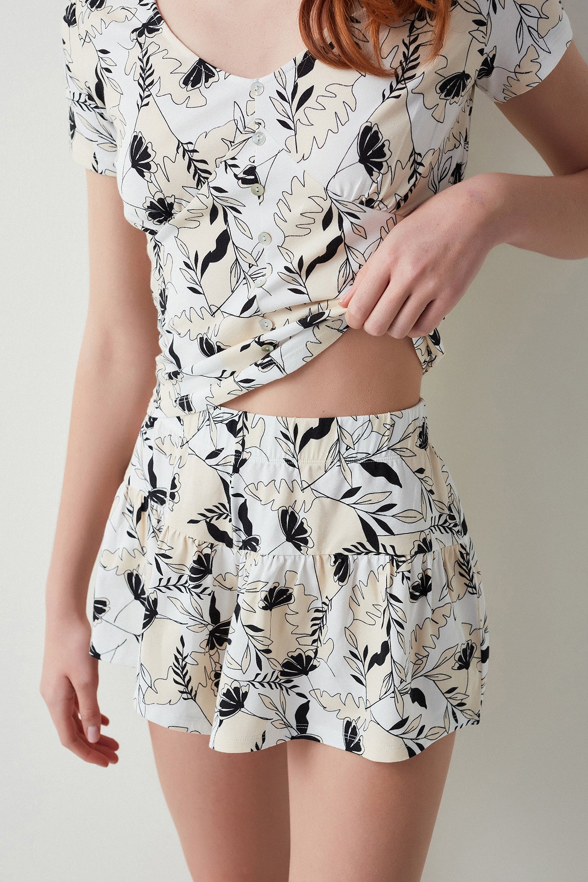 Ecru Fleur Short