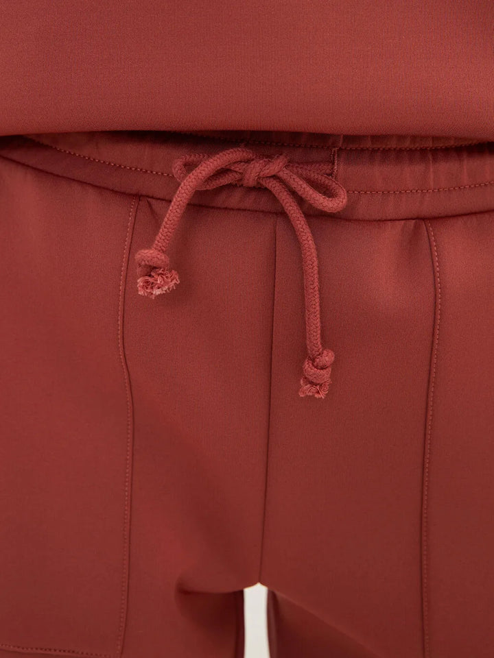 بنطلون جوجر نسائي بخصر مطاطي وتفاصيل جيب عادي، مصنوع من قماش الغوص