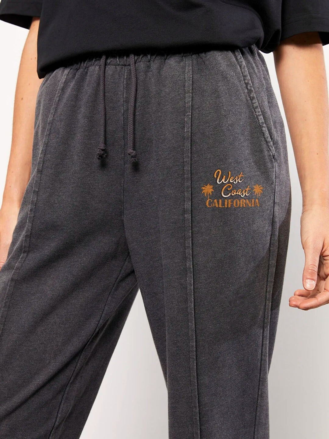 Lcw Casual Elastic Waist Printed Pocket Detailed Women Sweatpants