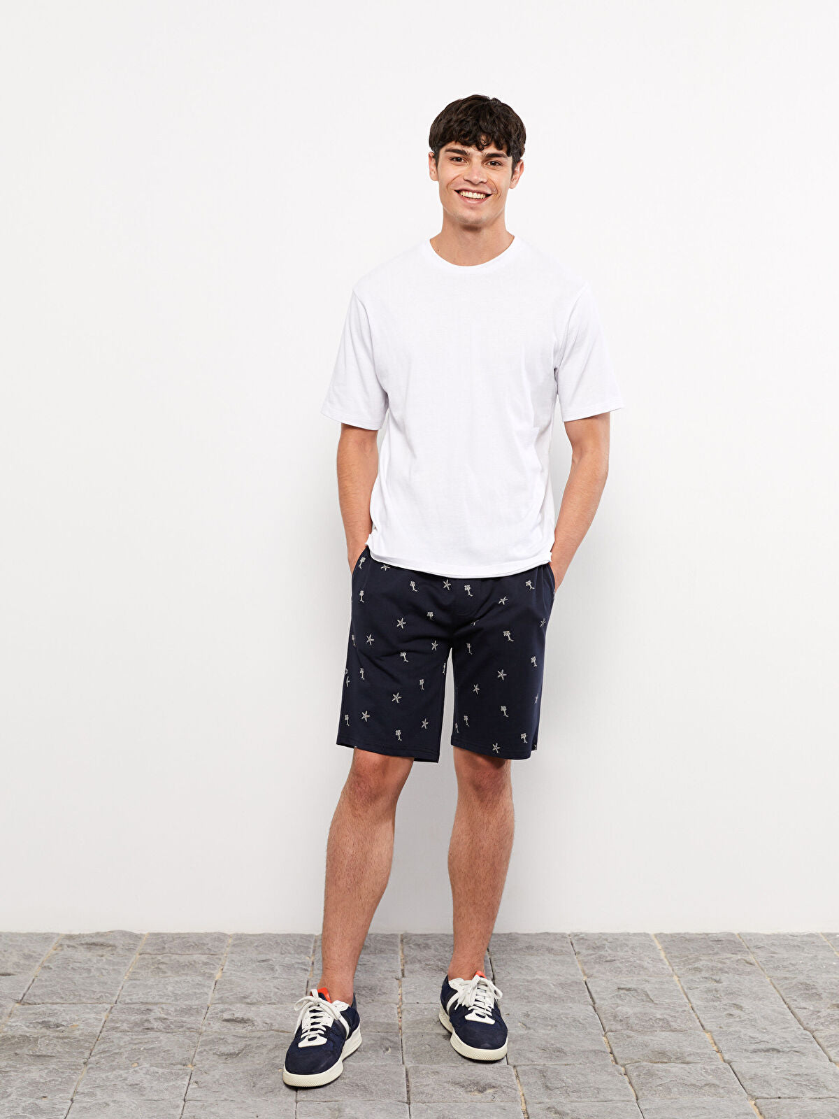 Slim Fit Men Elastic Waist Shorts