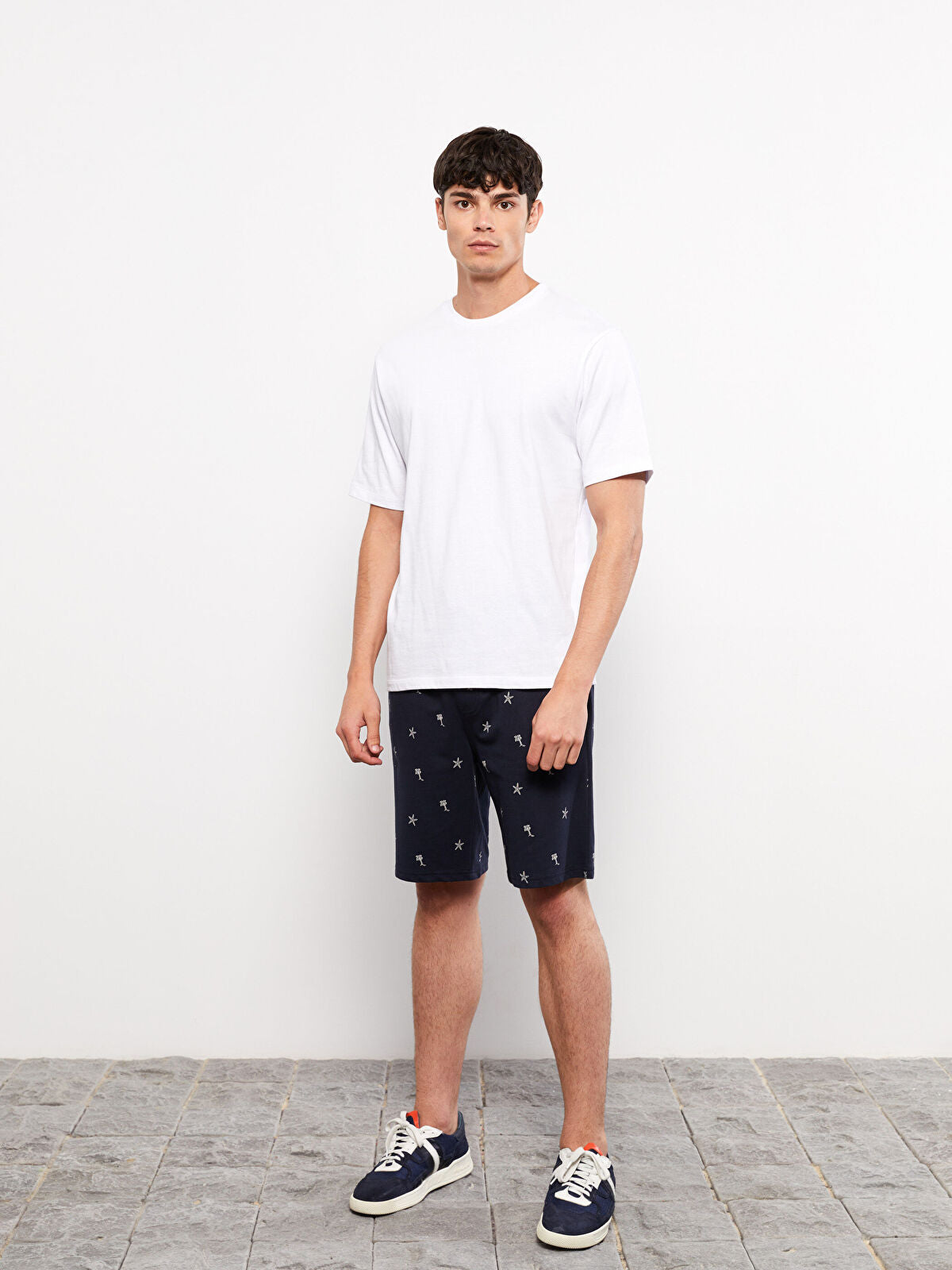 Slim Fit Men Elastic Waist Shorts
