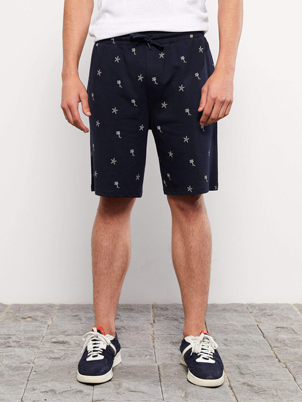 Slim Fit Men Elastic Waist Shorts