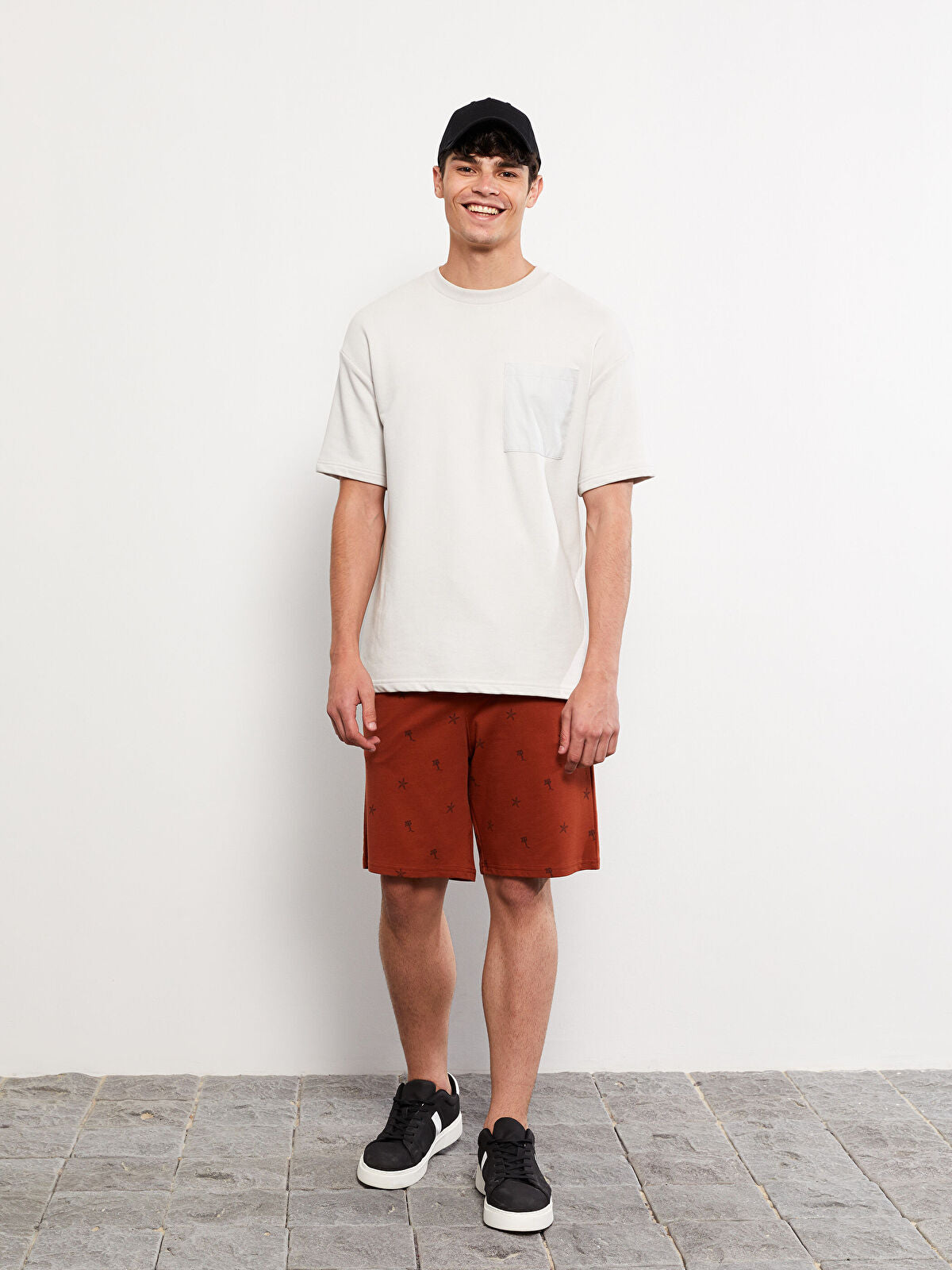 Slim Fit Men Elastic Waist Shorts