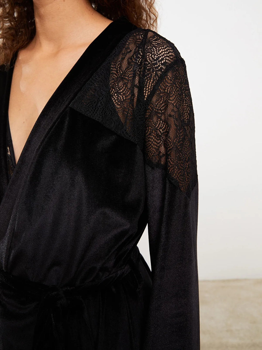 Shawl Collar Lace Detailed Long Sleeve Velvet Women Dressing Gown
