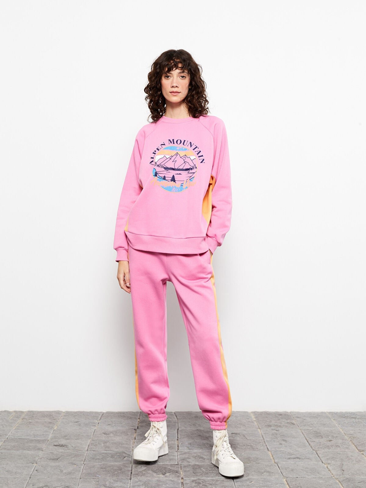 Crew Neck Printed Long Sleeve Women Sweatshirt